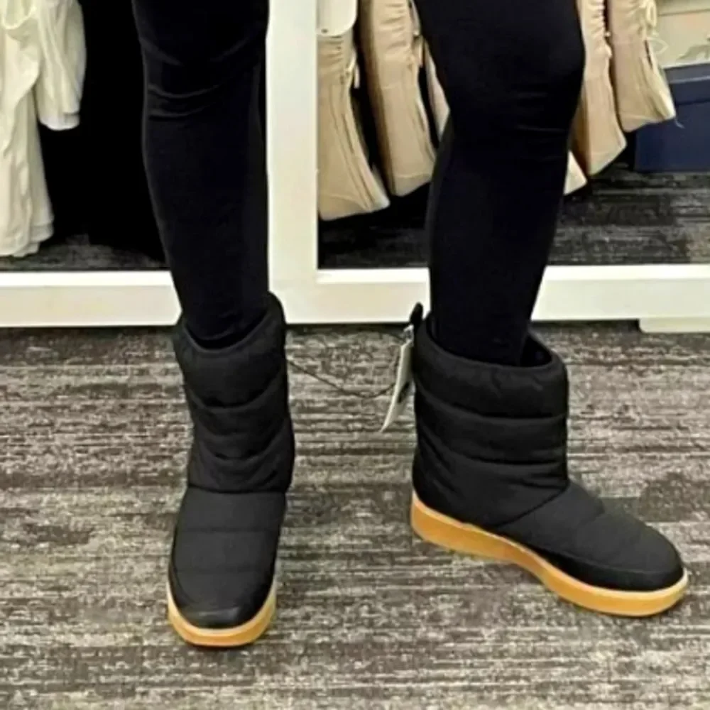 Women's Black Winter Boots sz 11
